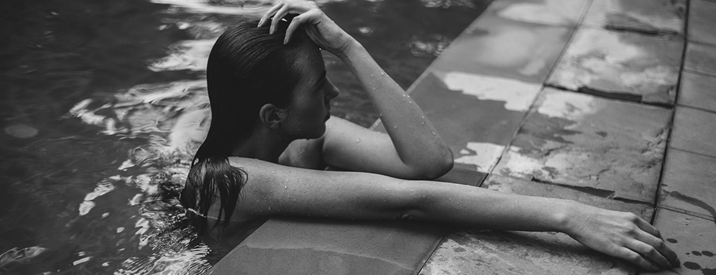 Wet-hair look: Módny styling pre každú dĺžku vlasov