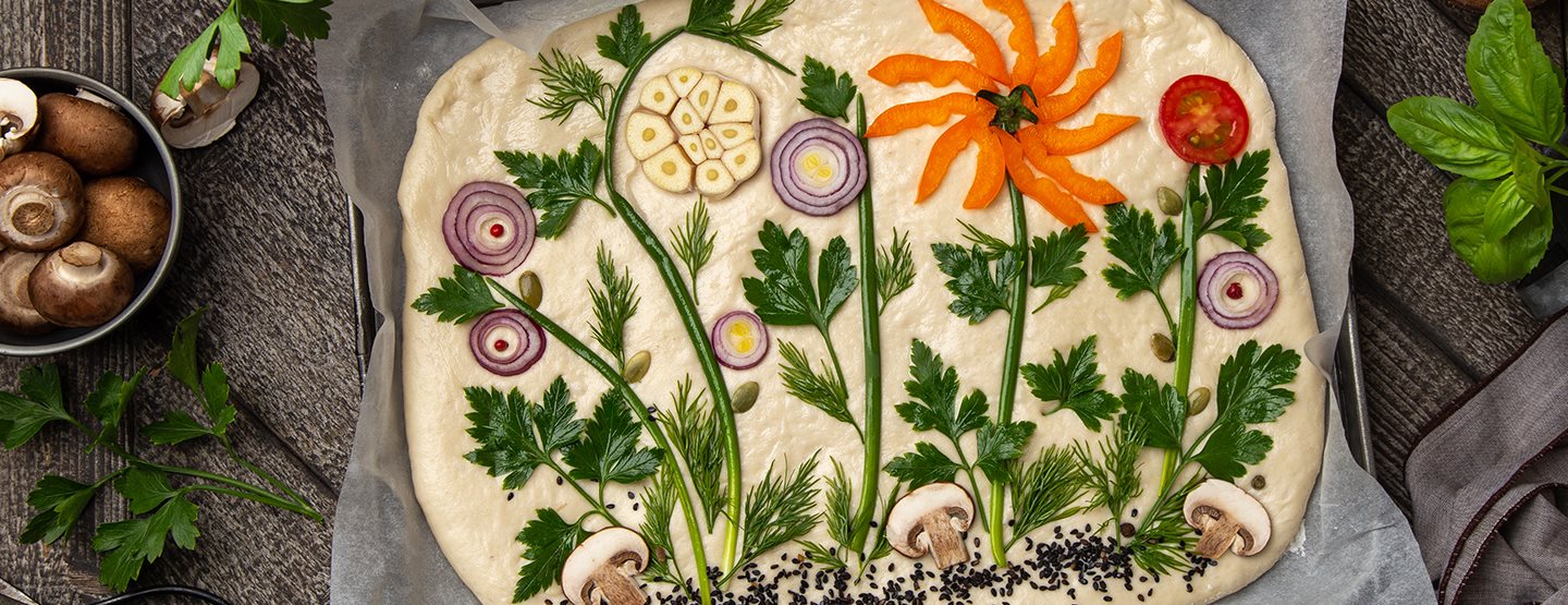 Kvetinová focaccia – zo záhradky na chlieb