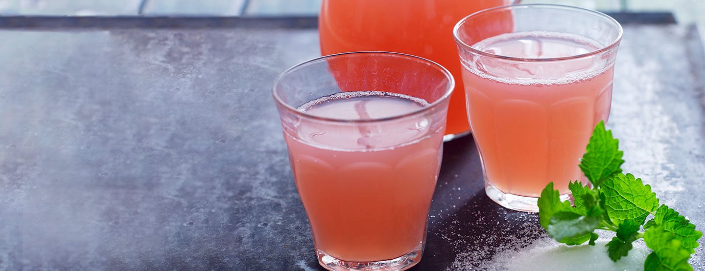 Osviežujúci nápoj: Ako si pripraviť rebarborovú limonádu