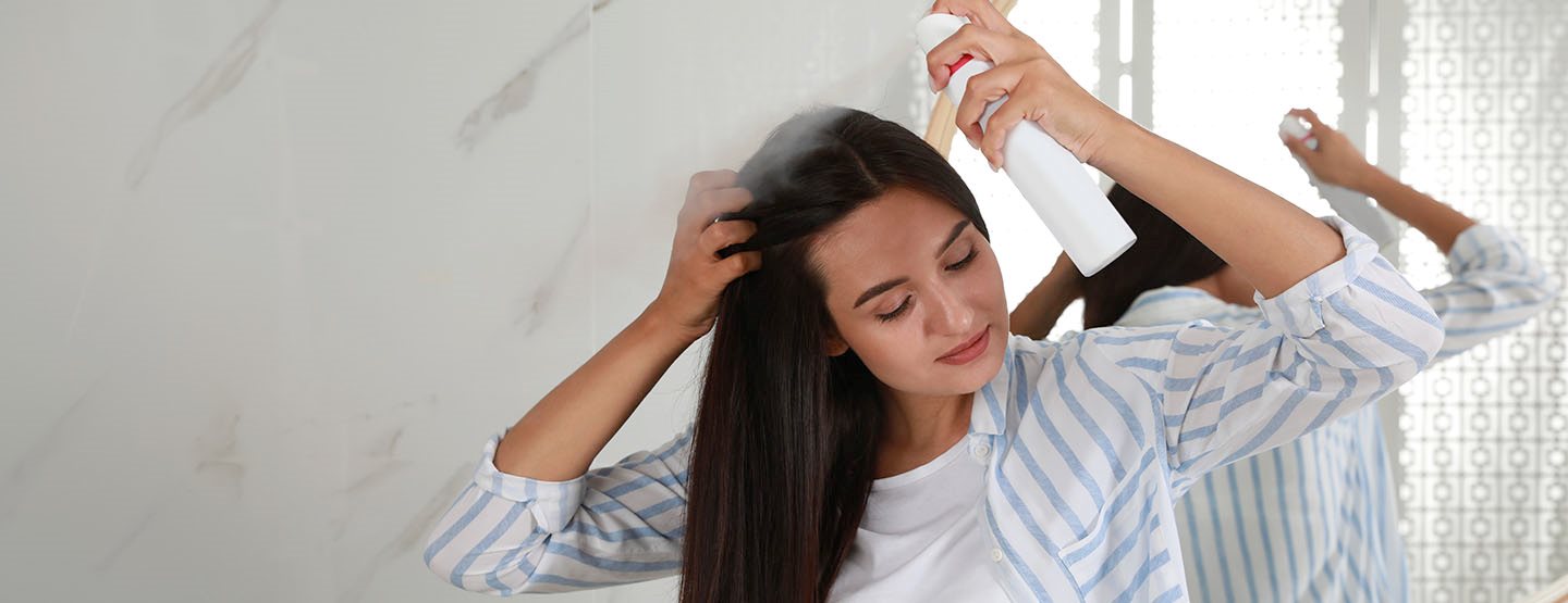 Úžasne svieži pocit z vlasov a to už za pár minúť: Len správne používať suchý šampón