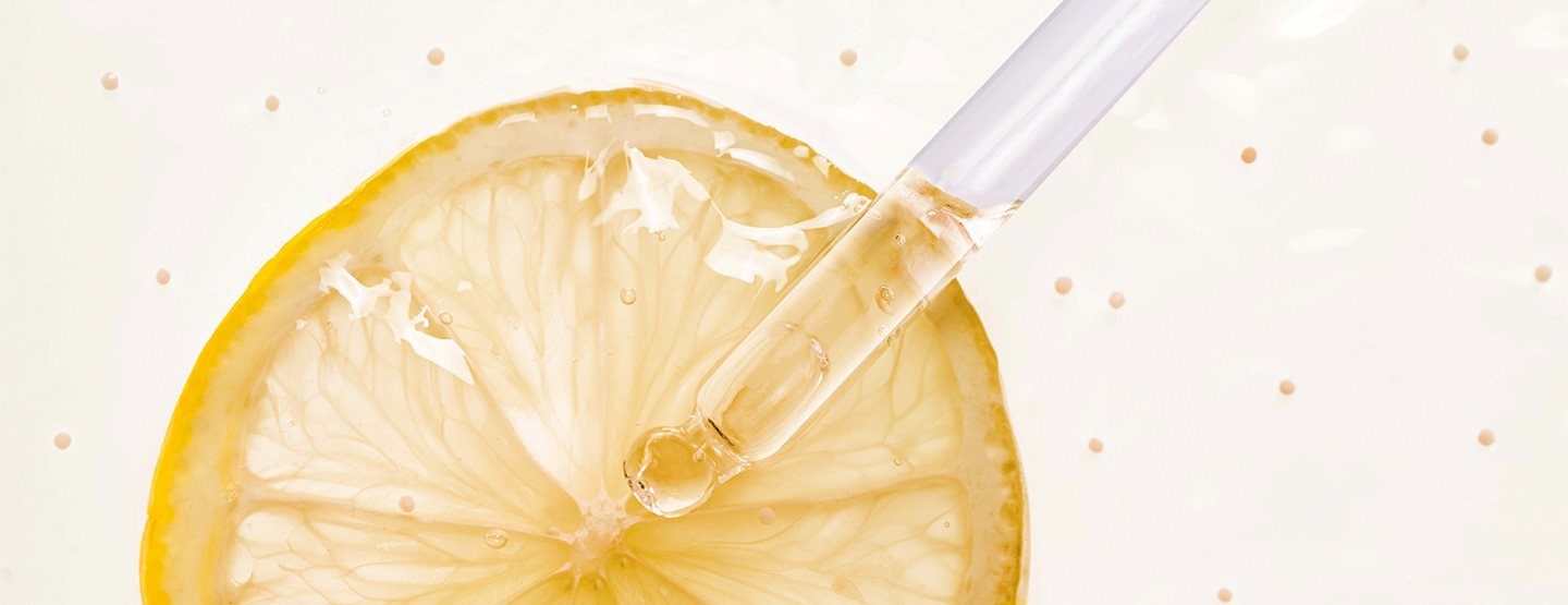 Peeling s ovocnými kyselinami: jednoducho vysvetlené účinky, výhody a nevýhody 