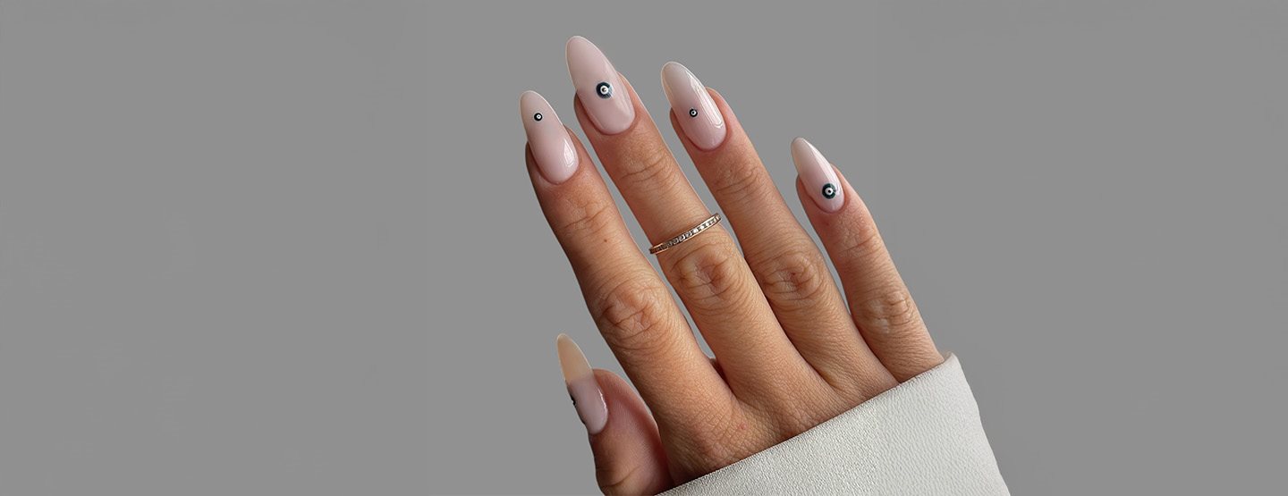 Evil Eye nechty: Takto dosiahnete trendy vzhľad nechtov