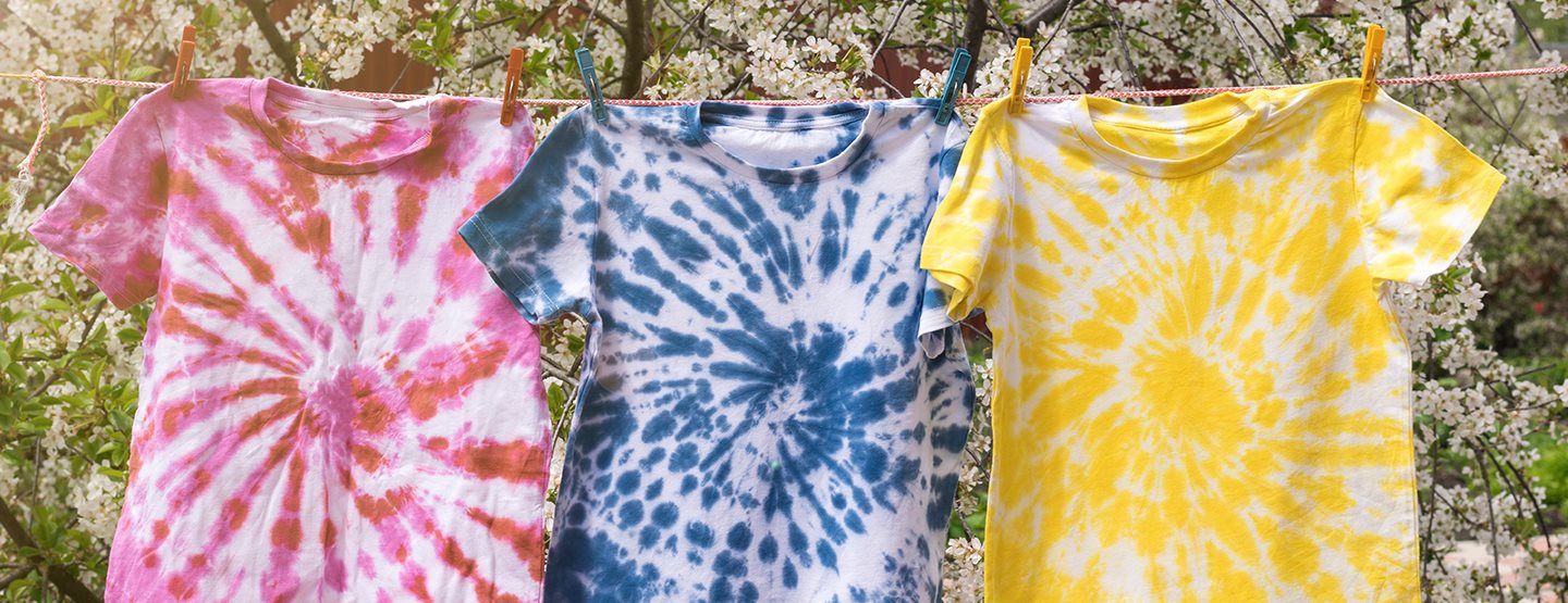 Trend batikovania: udržateľné a prírodné farbenie tkanín