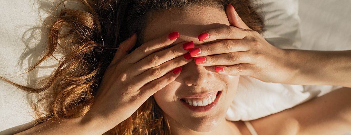 Mani-pedi roku 2022: trendy v lakoch na nechty