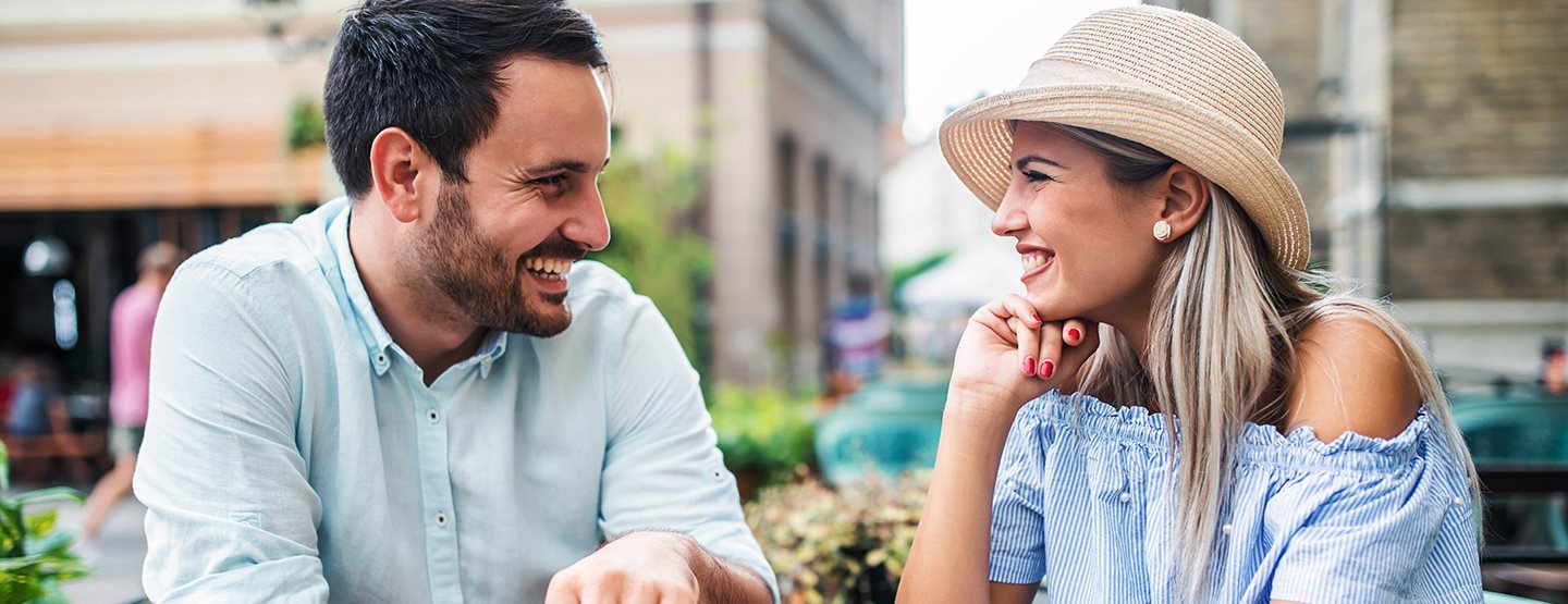 Dating: Odborníčky radia, ako sa zoznamovať, flirtovať a pod.