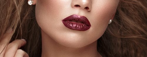 Diva zima! Trblietavé líčenie očí, pier a nechtov s týmito tipmi