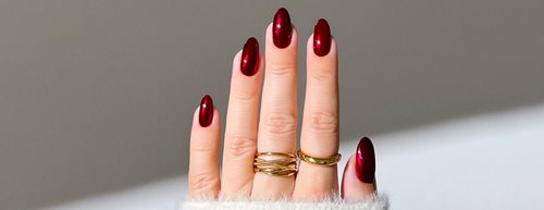 Zimná manikúra 2025/2026: dvanásť nápadov na manikúru na chladné ročné obdobie 