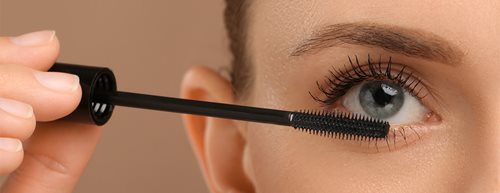 4 najlepšie maskary pre starostlivosť a objem mihalníc