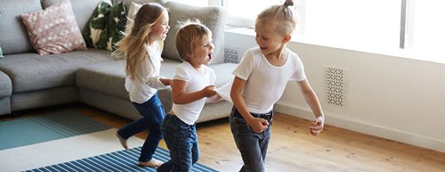 Pozor, zhoršuje sa počasie: nápady na detské hry pre všetky vekové kategórie v interiéri