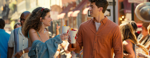 People We Meet on Vacation: o tom je nová romantická komédia od Emily Henry na Netflixe