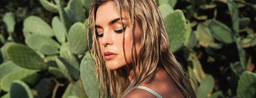 Matcha latte make-up: jemný glam look v odtieňoch zelenej