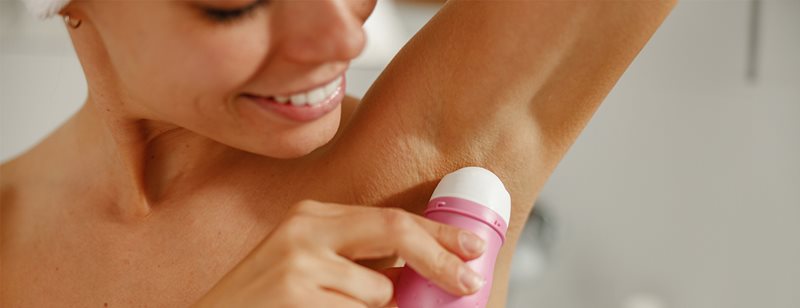 Potenie a dezodorant: Dermatologička vysvetľuje, o čo ide pri používaní dezodorantov pri potení
