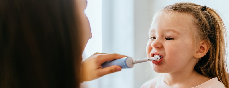 Elektrické zubné kefky: sú lepšia voľba pre deti?