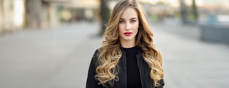 Chai blending: nový trend farbenia vlasov pre melír