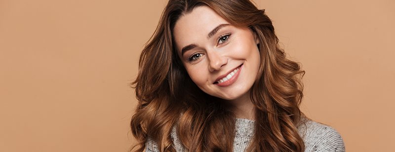  Čokoládovohnedá: módna farba vlasov na zimu 2026